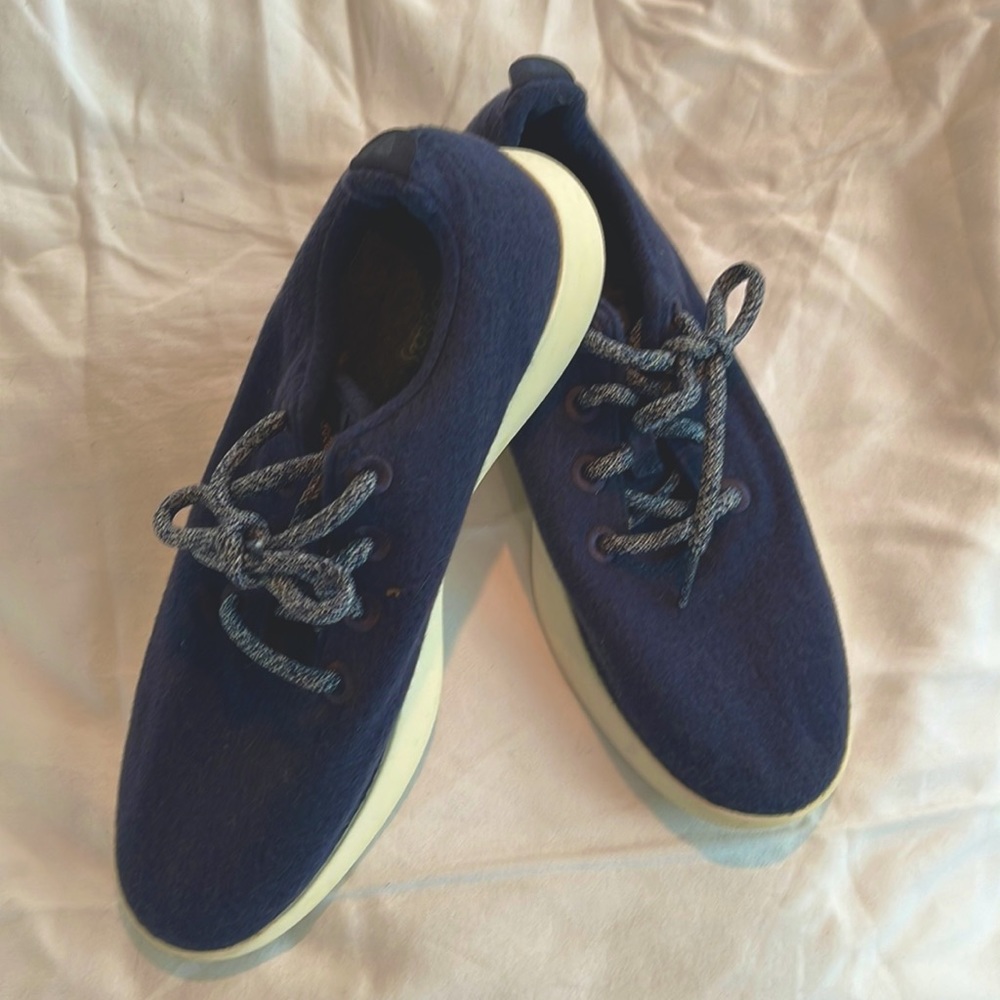 ALLBIRDS Women’s Wool Runners. Limited Edition color. Size 10.